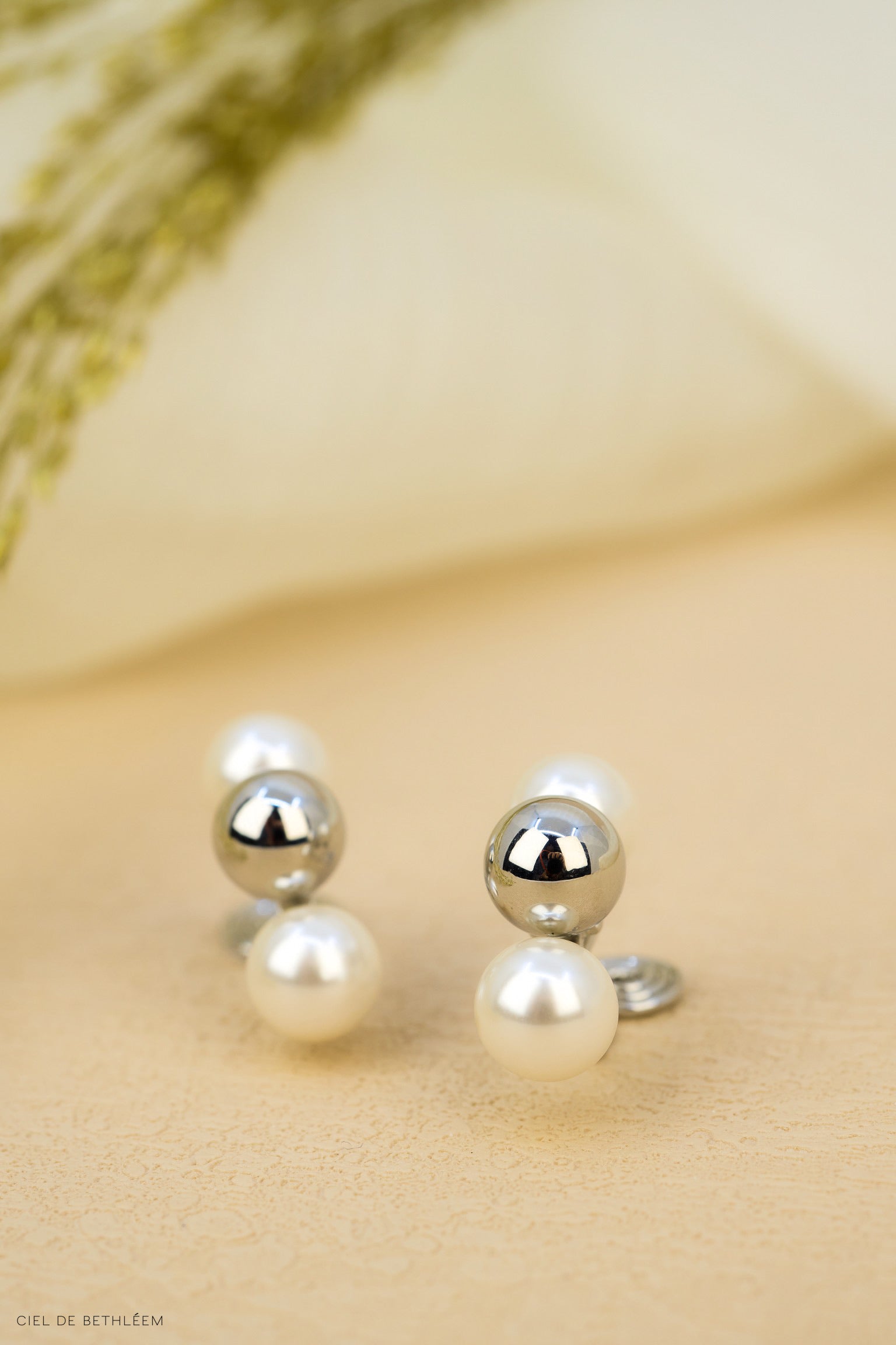 Pearl Vibe Earrings