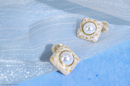 Victoria Pearl Earrings