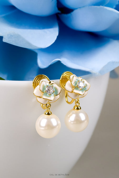 Camellia Pearl