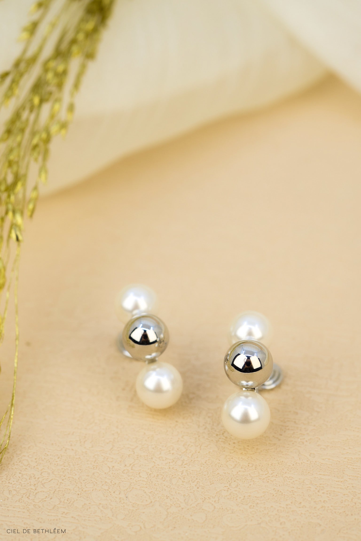 Pearl Vibe Earrings