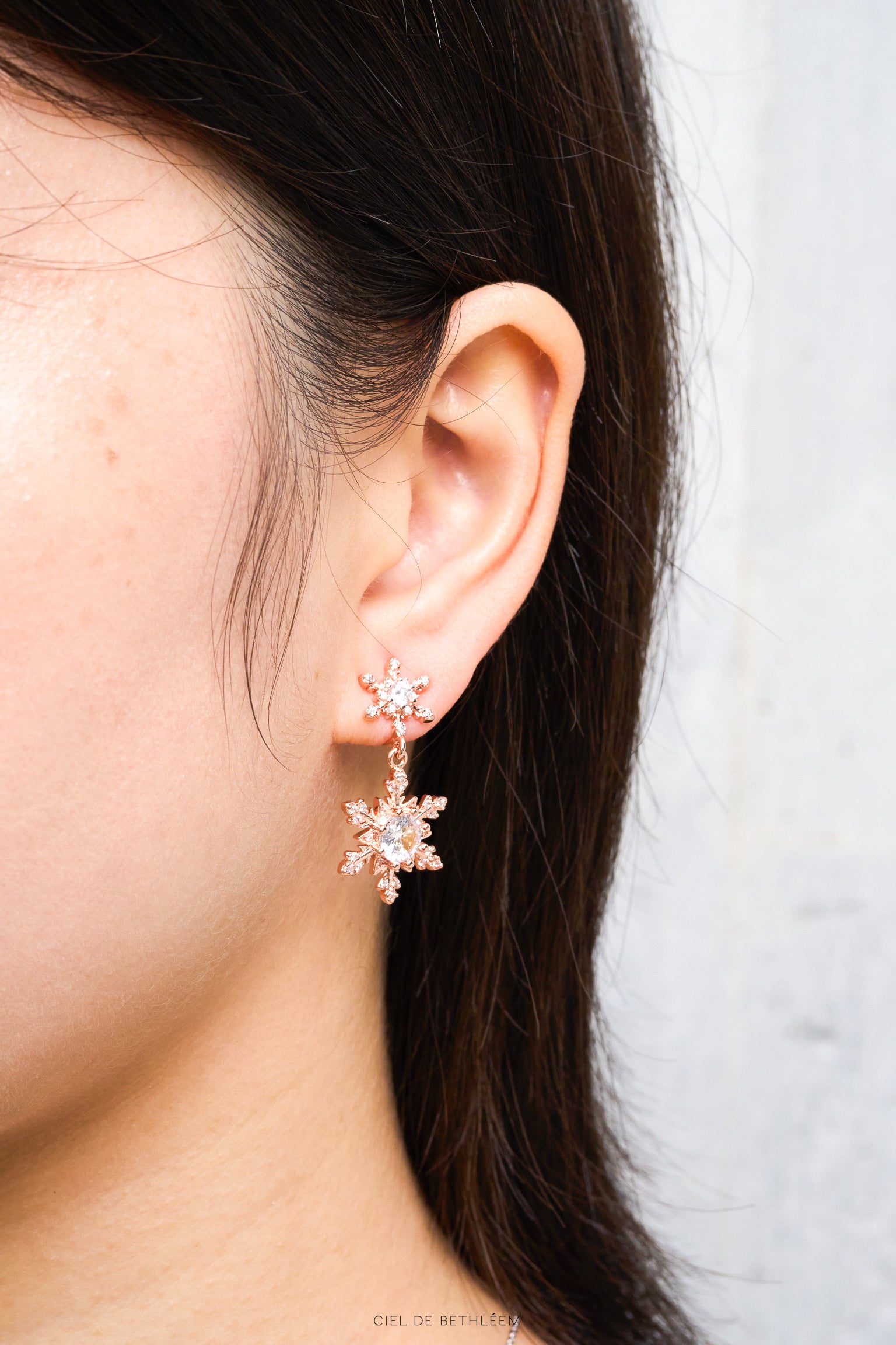 Snowy Wish Clip-on Earrings
