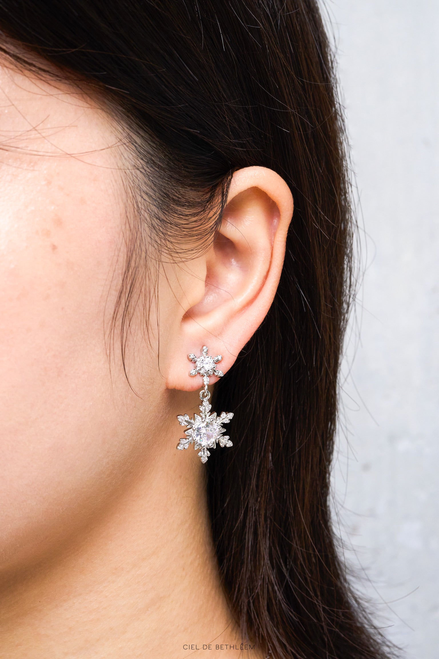 Snowy Wish Clip-on Earrings