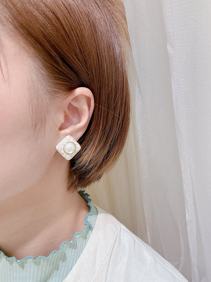 Victoria Pearl Earrings