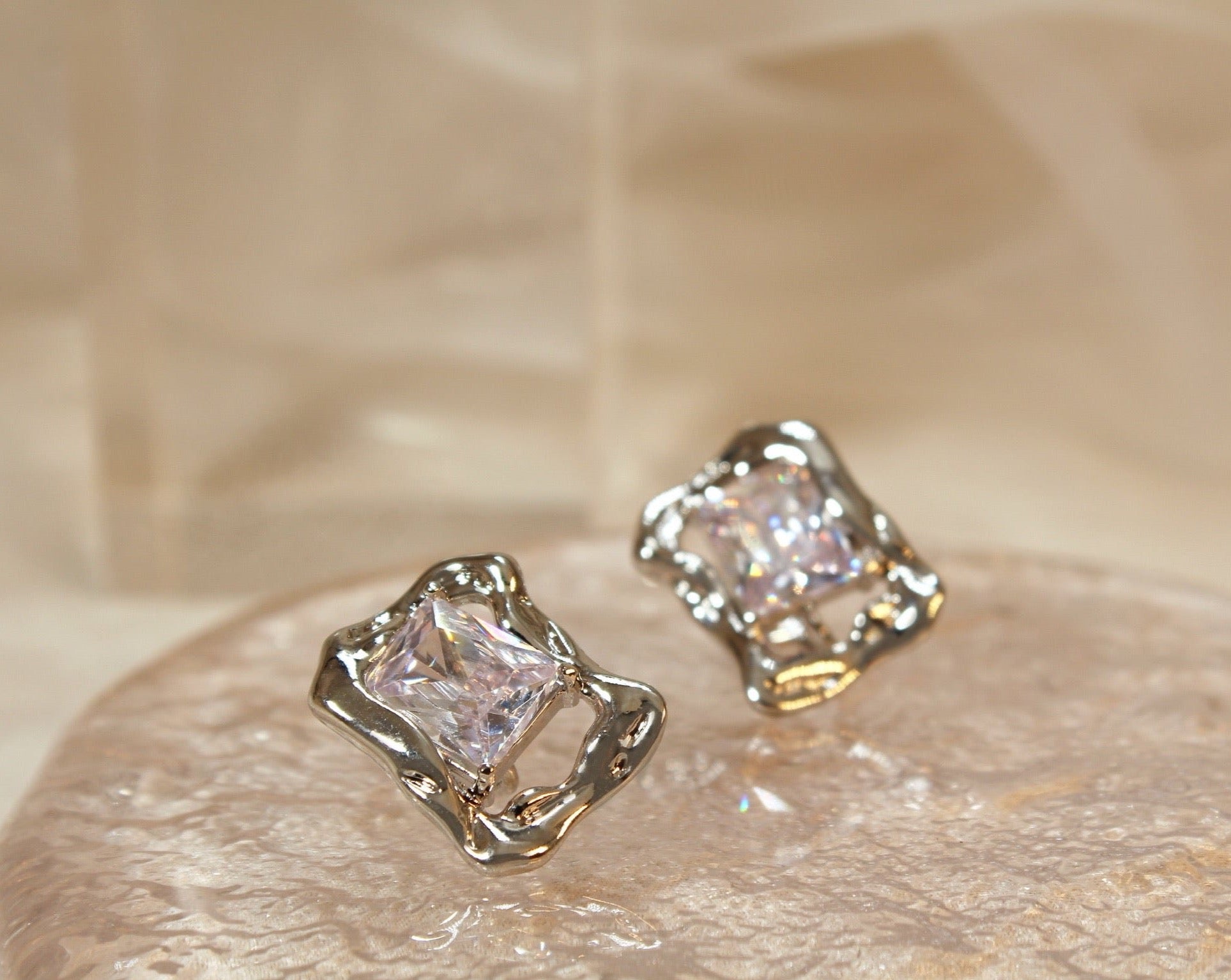 Charm Ovate Earrings