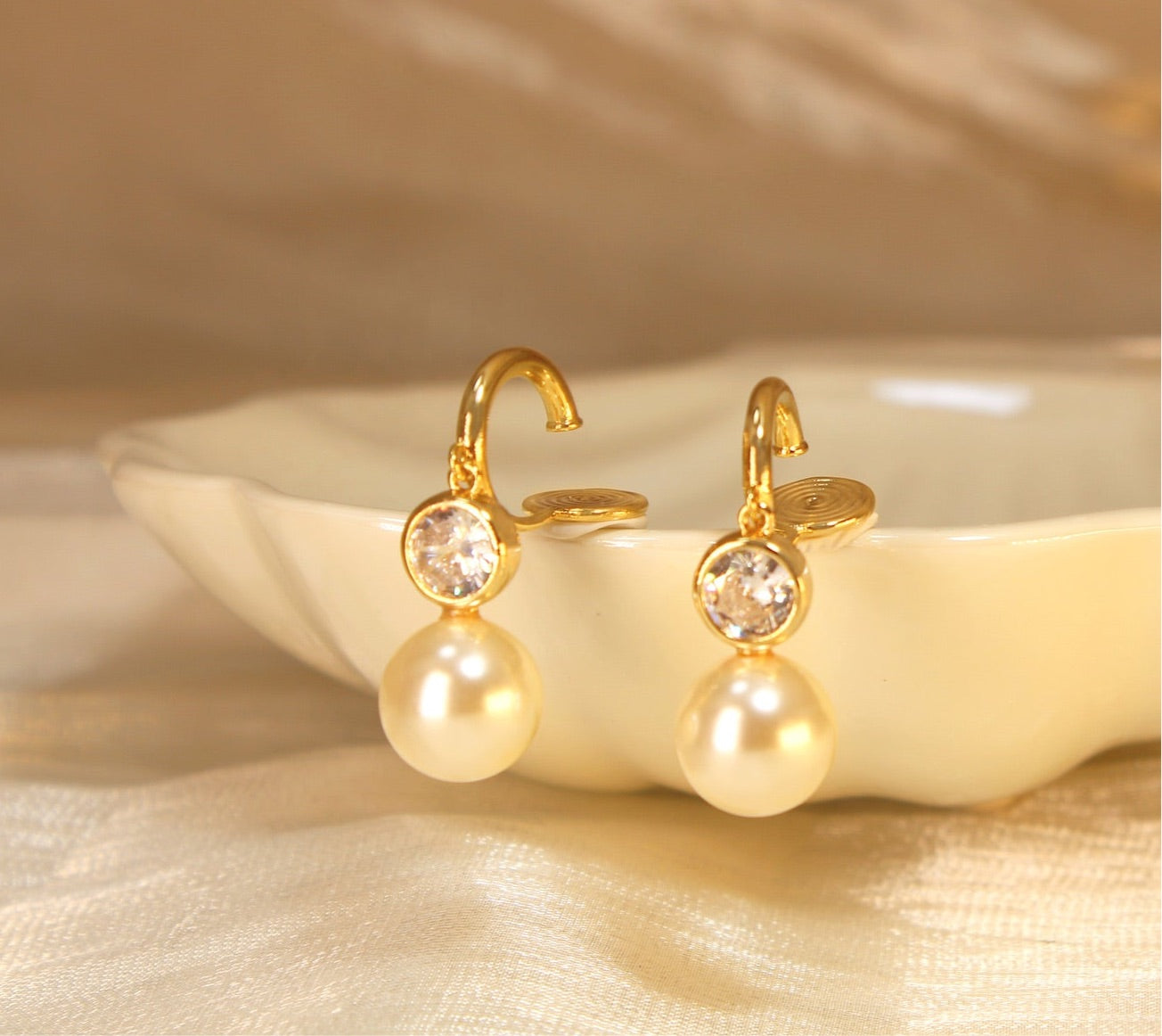 Elise Pearl Earrings